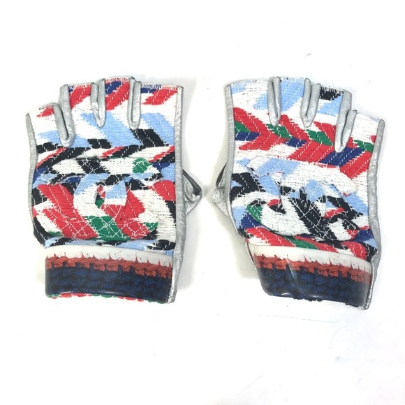 CHANEL Silver Love Gloves - Picture 1 of 13
